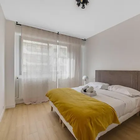 Two Flats With 3br And 2 Lounges Near Eiffel Tower * Paryż