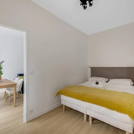 Two Flats With 3br And 2 Lounges Near Eiffel Tower *